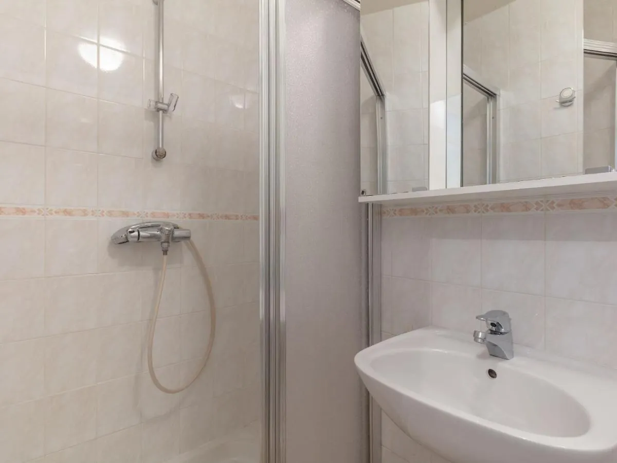 Apartment Les Lauzes D25 By Interhome 생마르탱 드 벨빌  생마르탱 드 벨빌